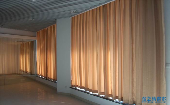 家居窗簾用什么材質(zhì)好?窗簾有哪些材質(zhì) 布藝窗簾