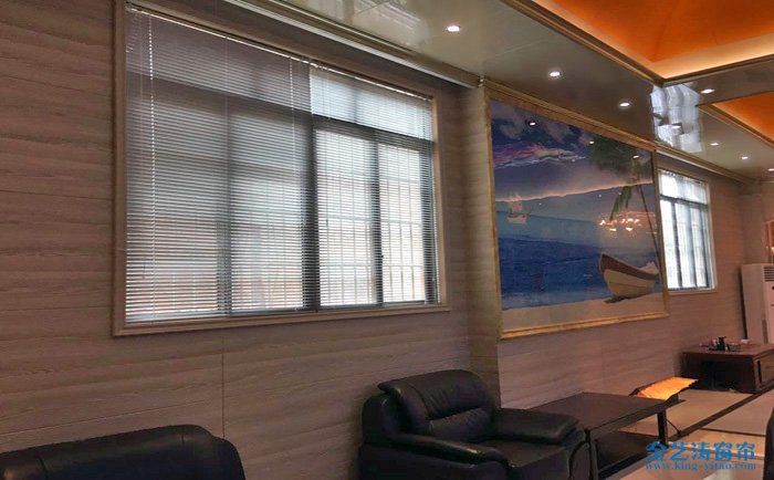 卷簾窗簾價格各異 金藝濤窗簾網(wǎng)傳授卷簾窗簾清洗術(shù) 百葉簾